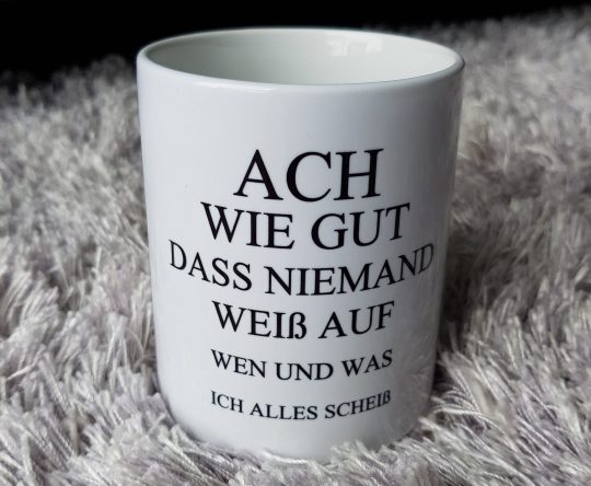 Tasse mit Spruch - Ach wie gut, dass niemand weiß...