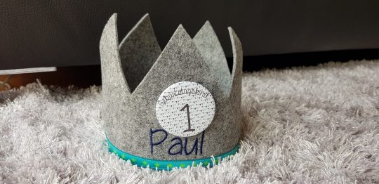 Geburtstagskrone mit Name inkl. austauschbare Buttons 1-6 – Bild 3