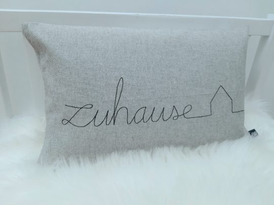 Kissen zum Einzug bestickt // Kissen zuhause, dahoam, home // Sofakissen // Geschenk zum Einzug