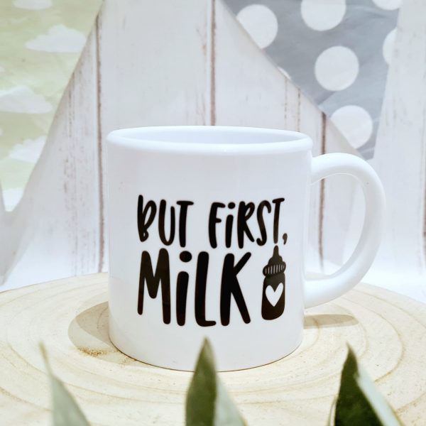 Kindertasse aus Kunststoff mit süßem Spruch - perfekt für kleine Kinderhände - But first Milk