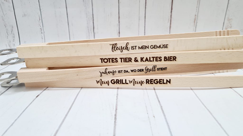Holz Grillzange / Würstchenzange / mit Flaschenöffner und