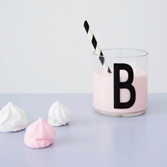 PERSÖNLICHES TRITAN™ TRINKGLAS FÜR KINDER A-Z