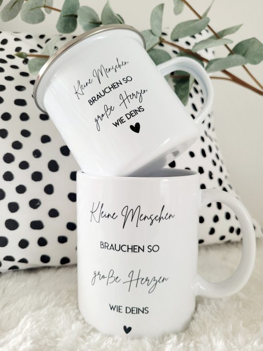 Tasse Emaille oder Keramik // Kleine Menschen