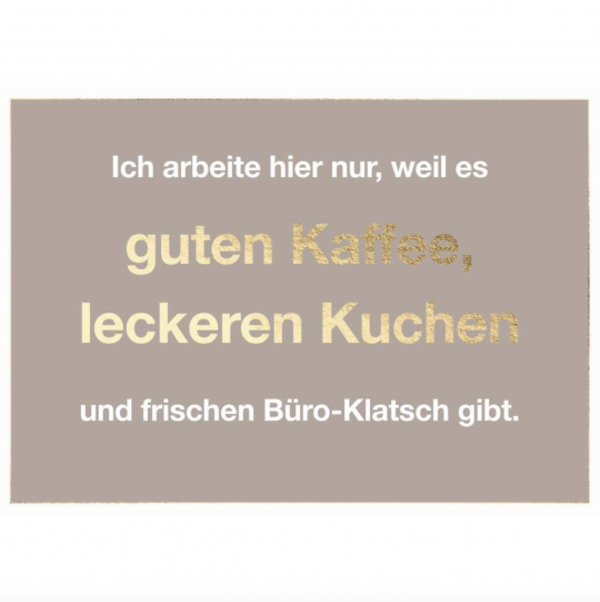 Postkarte: Ich arbeite hier nur, weil es guten Kaffee, leckeren Kuchen und frischen Büro-Klatsch gib