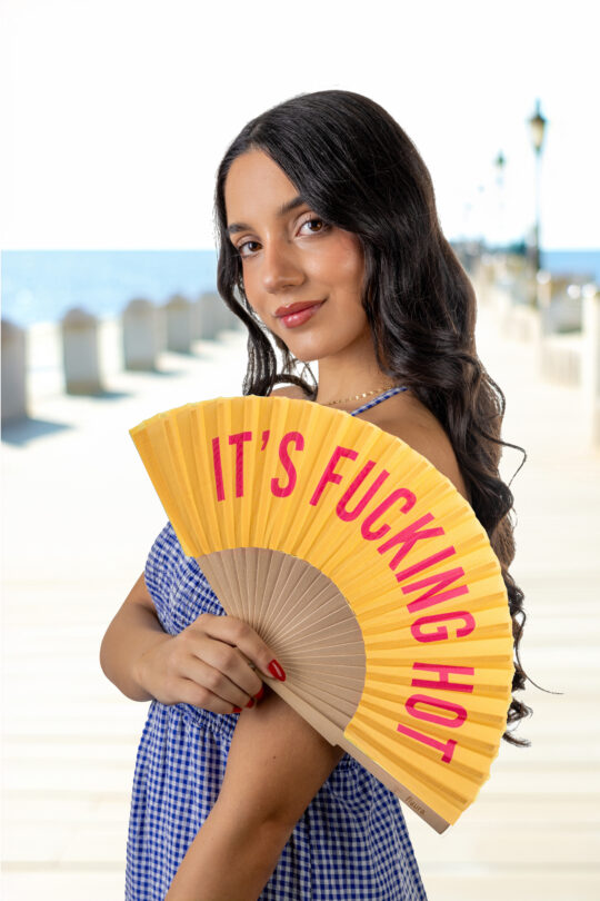 Fächer: it´s fucking hot