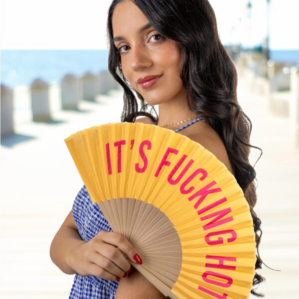 Fächer: it´s fucking hot