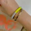 Armband grau, neongelb, weiß – Bild 2